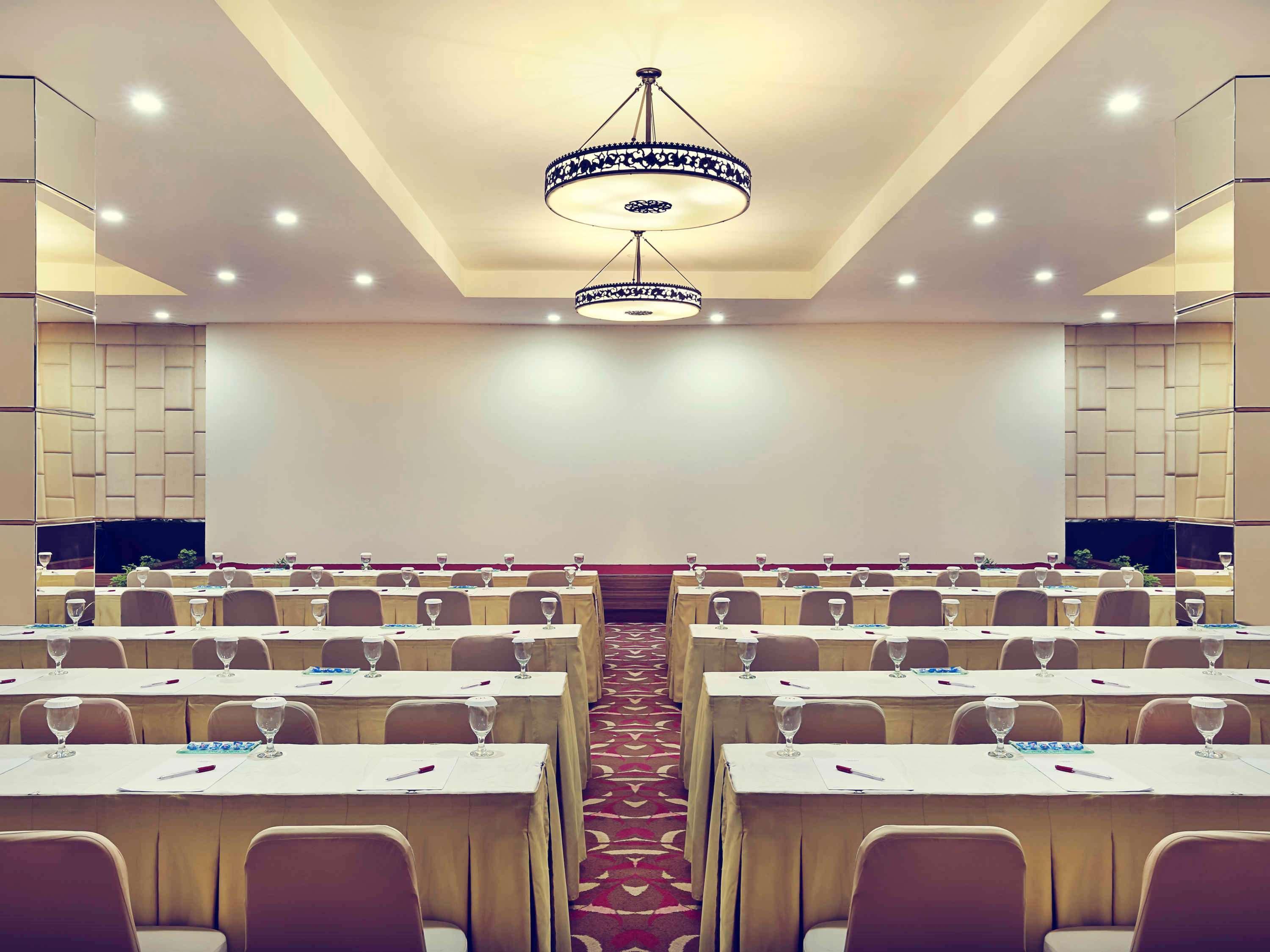Mercure Pontianak City Center Экстерьер фото