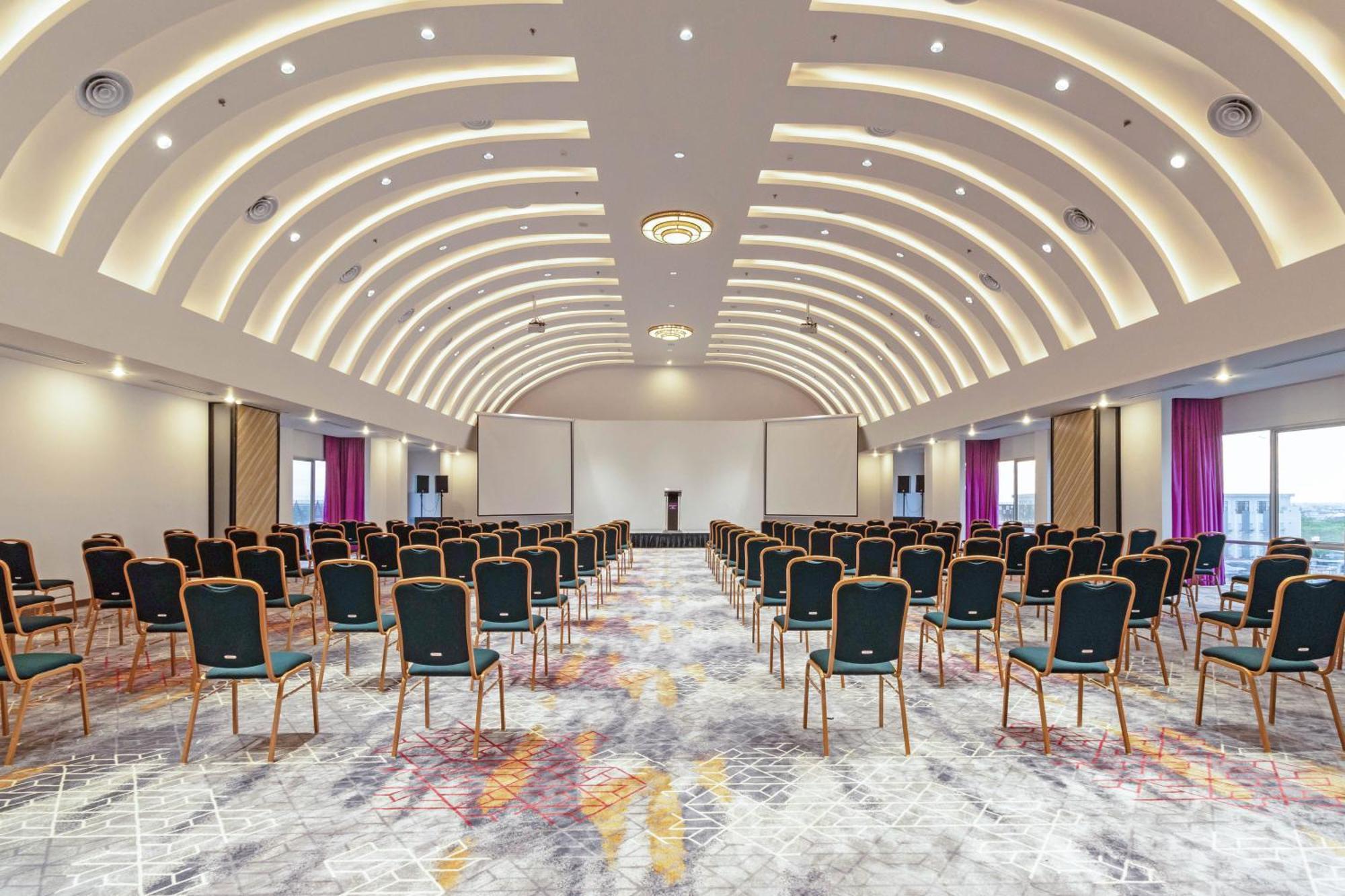 Mercure Pontianak City Center Экстерьер фото