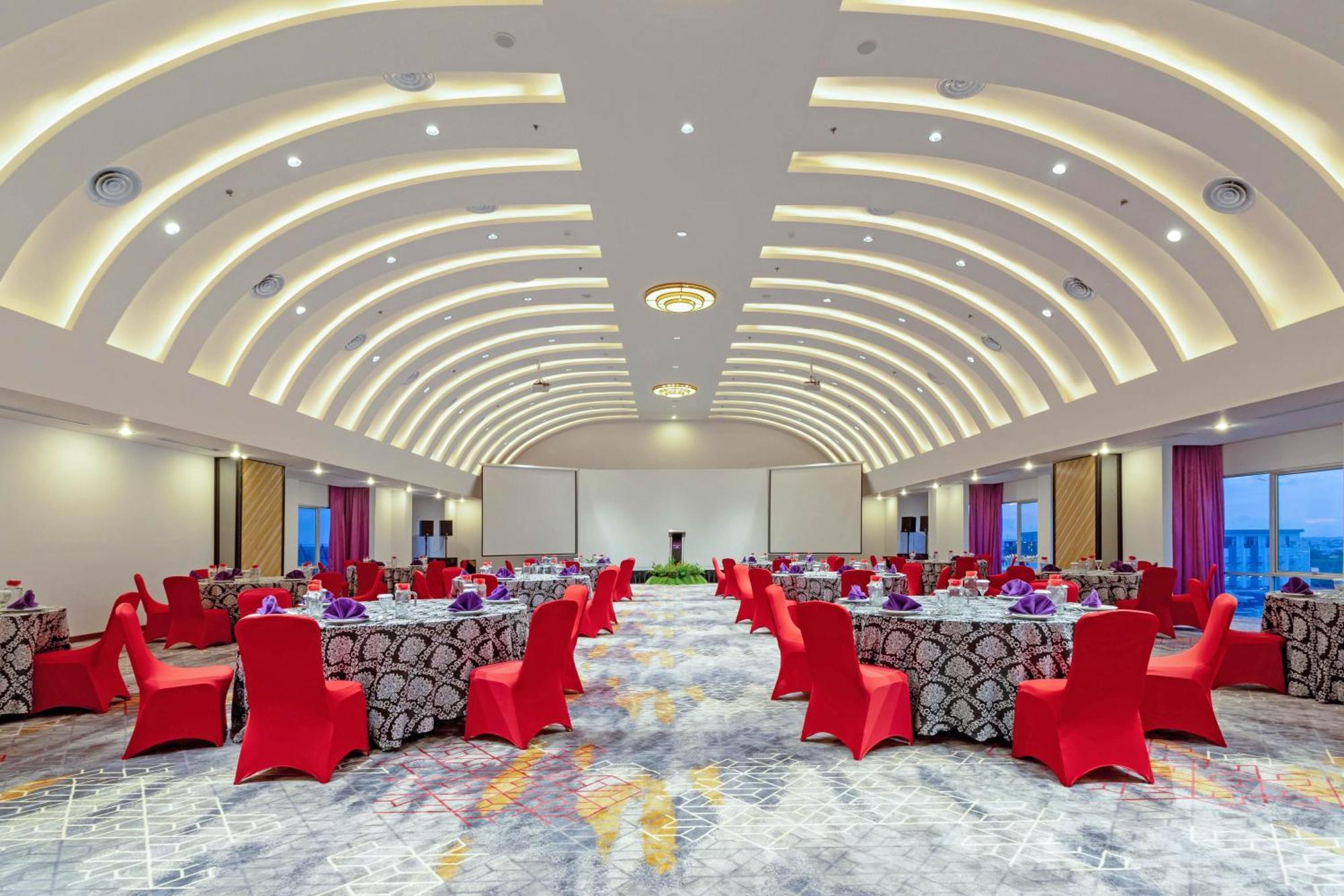 Mercure Pontianak City Center Экстерьер фото