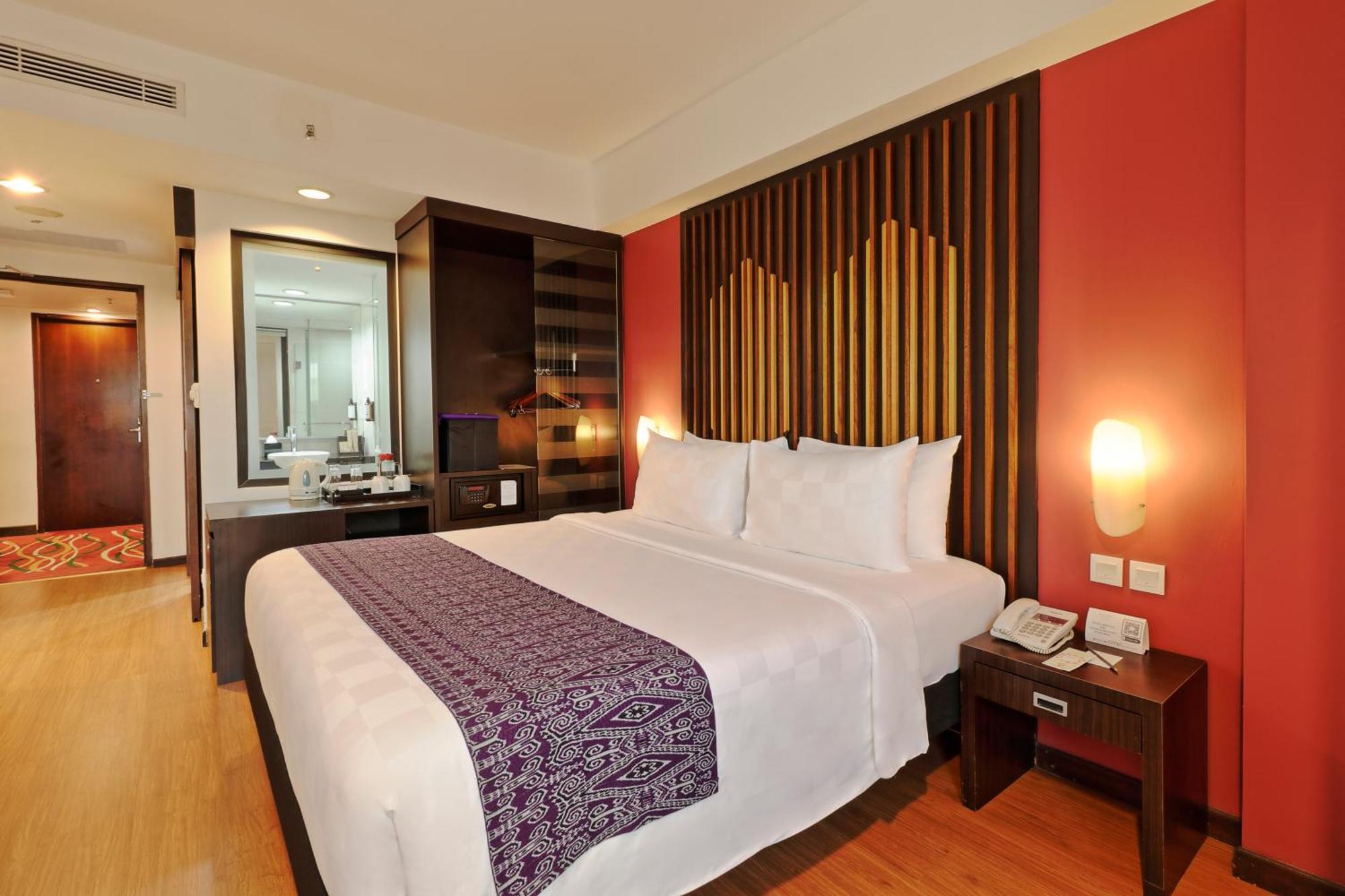 Mercure Pontianak City Center Экстерьер фото