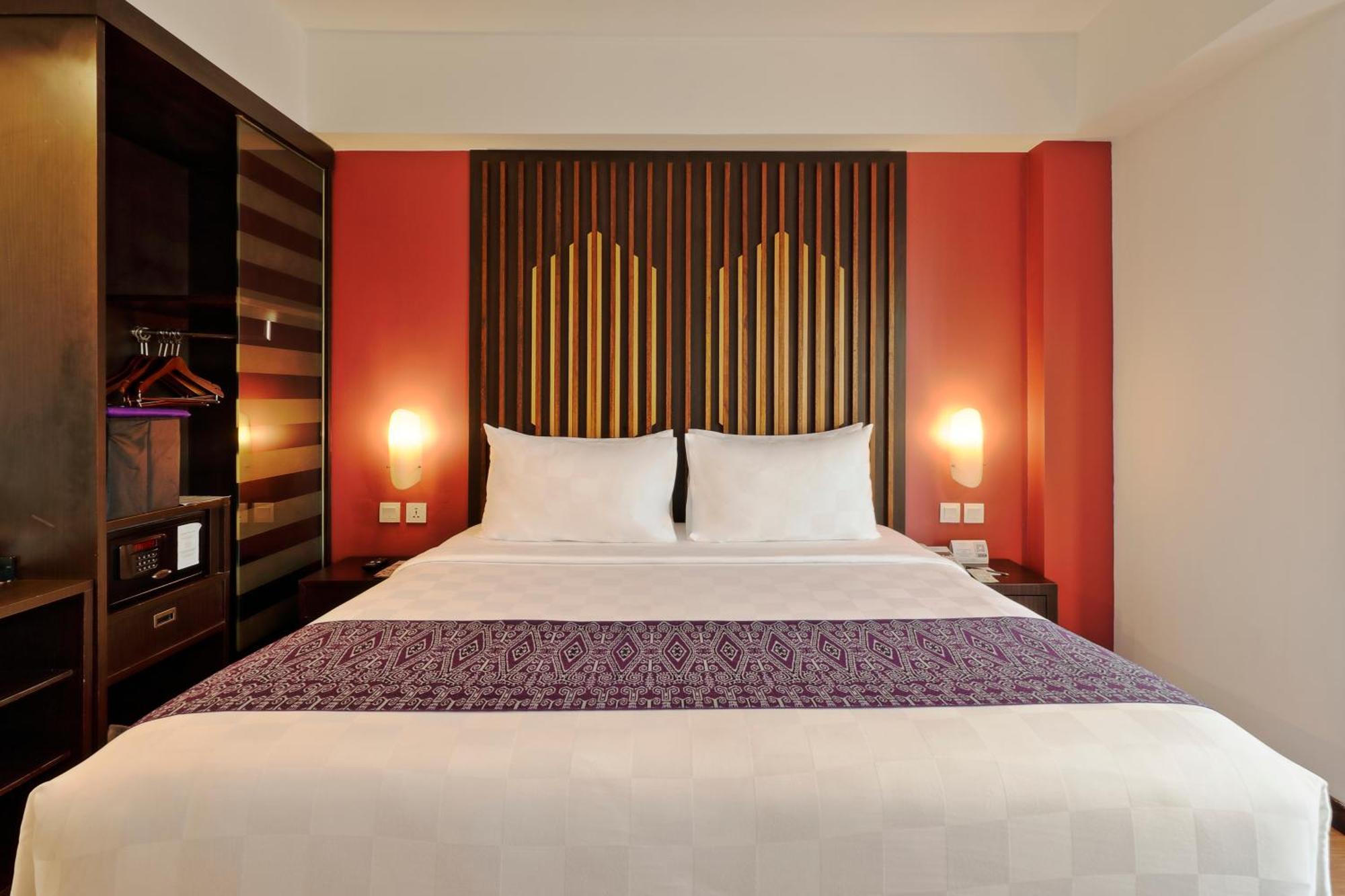 Mercure Pontianak City Center Экстерьер фото