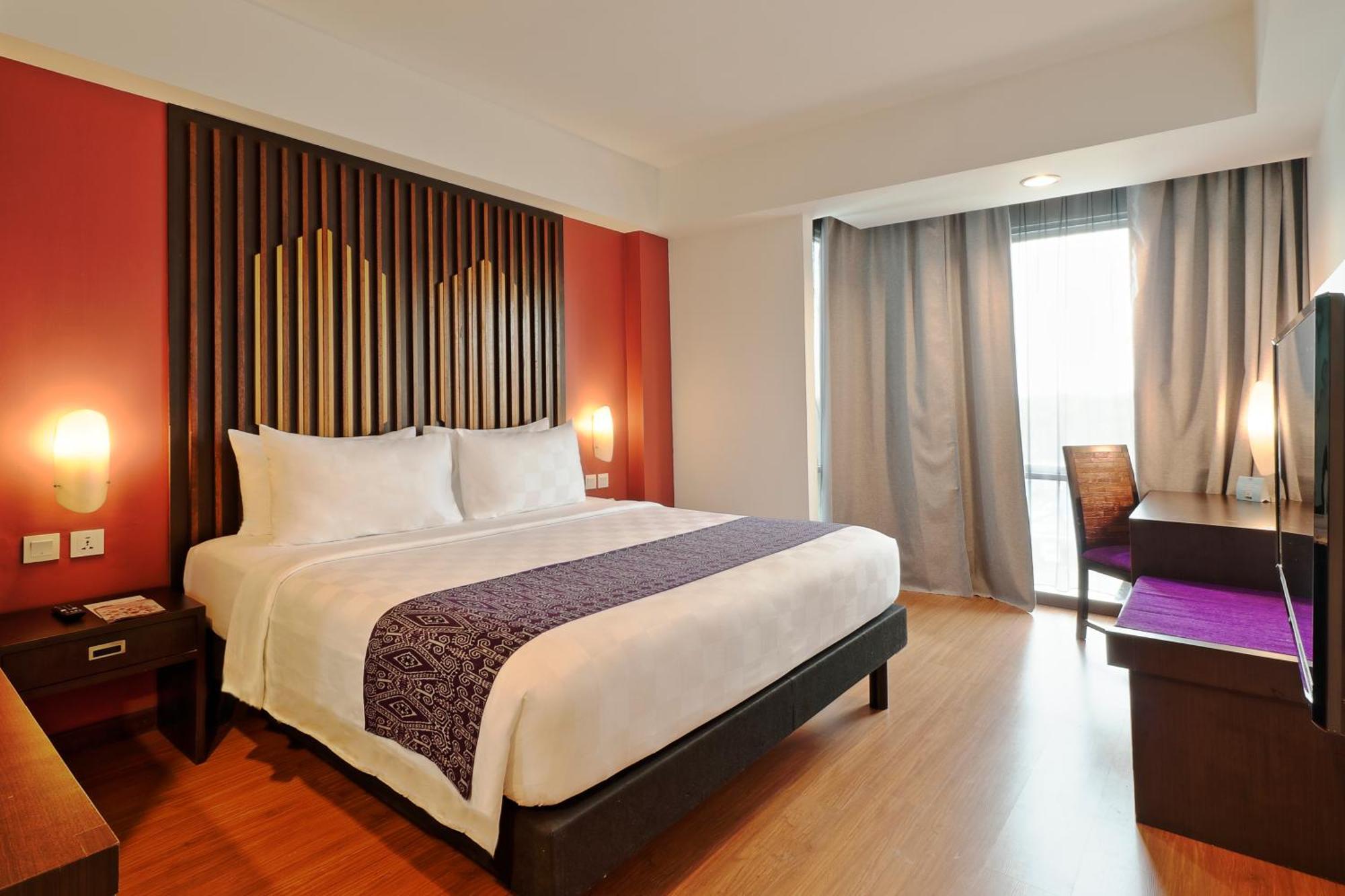 Mercure Pontianak City Center Экстерьер фото