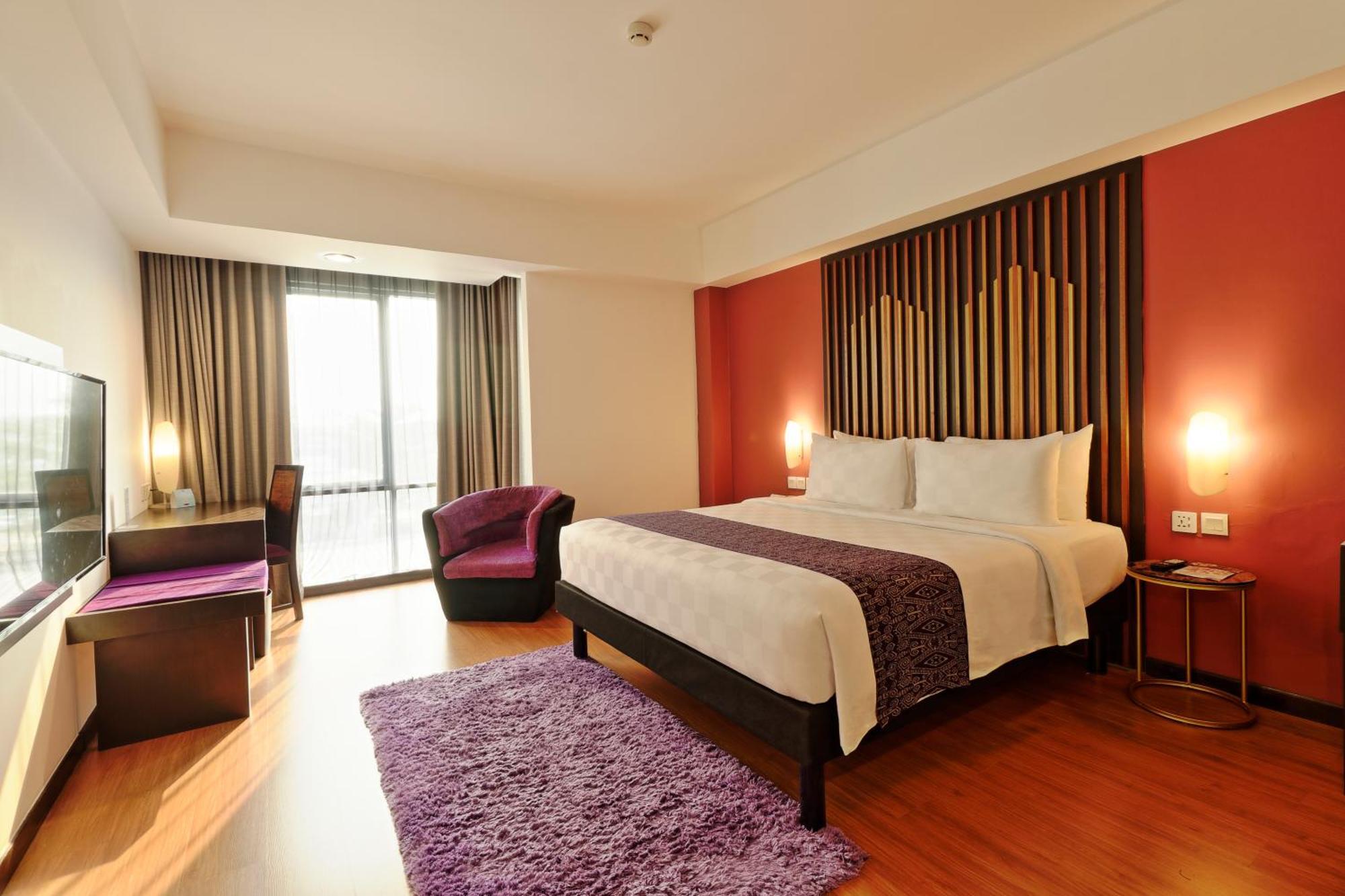 Mercure Pontianak City Center Экстерьер фото