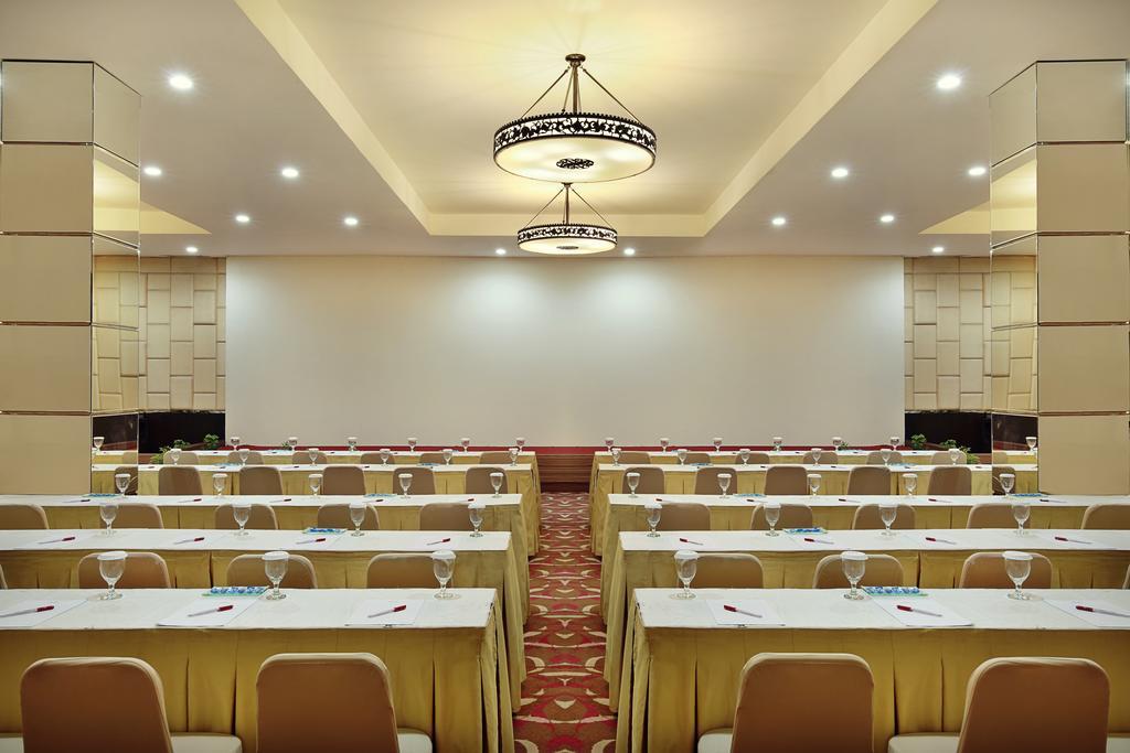 Mercure Pontianak City Center Экстерьер фото