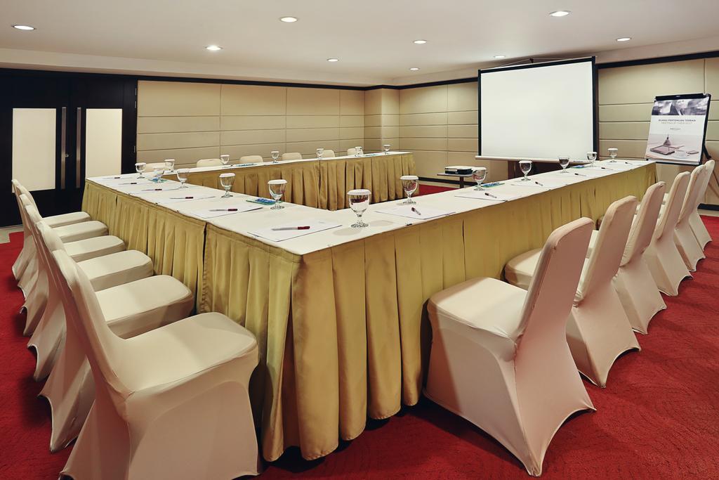 Mercure Pontianak City Center Экстерьер фото