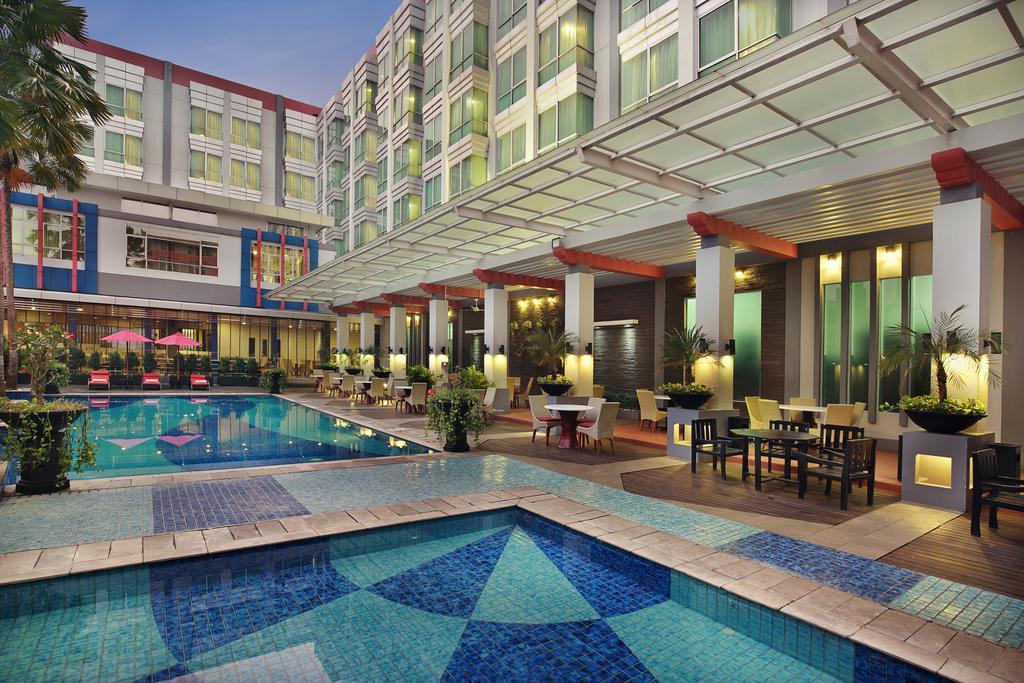 Mercure Pontianak City Center Экстерьер фото