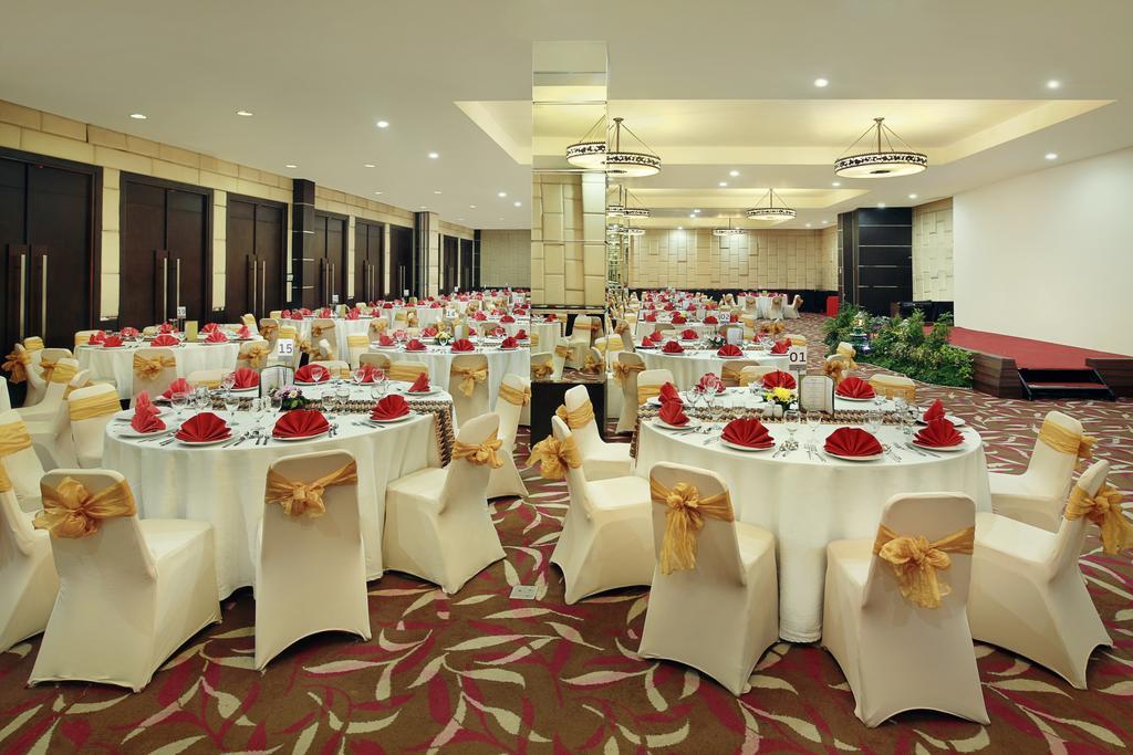 Mercure Pontianak City Center Экстерьер фото