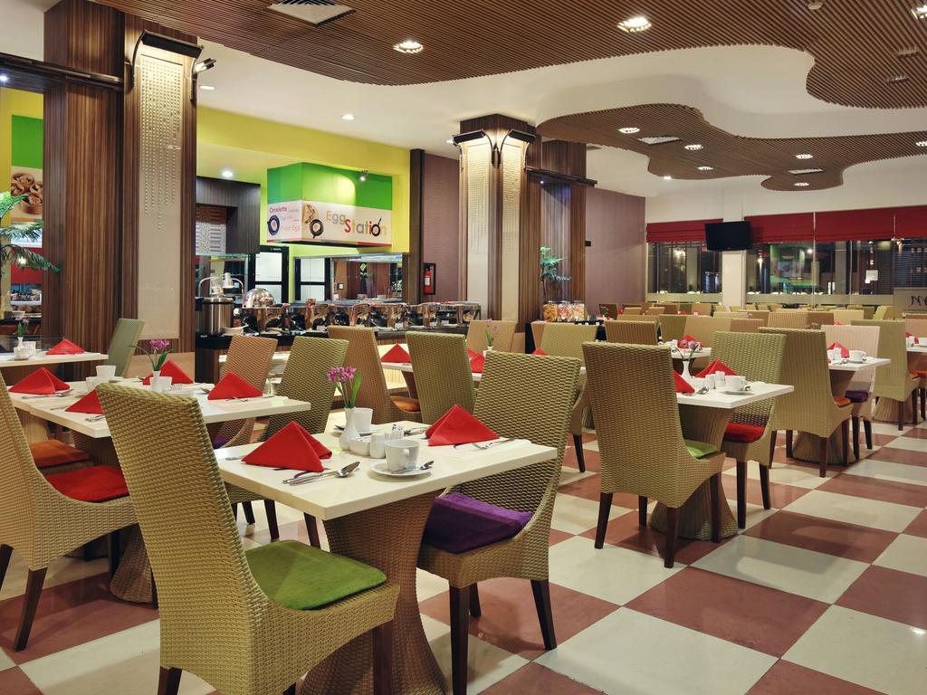 Mercure Pontianak City Center Экстерьер фото