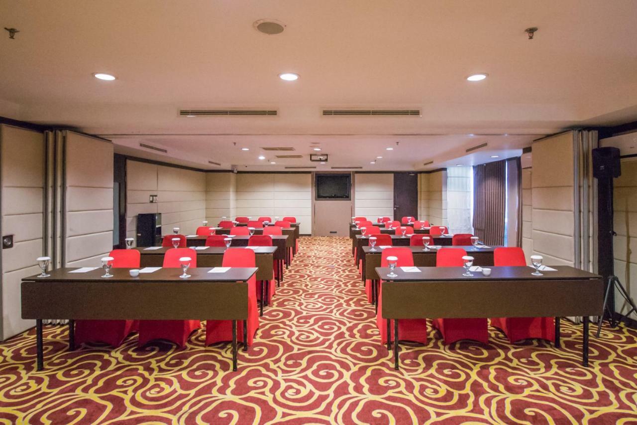 Mercure Pontianak City Center Экстерьер фото